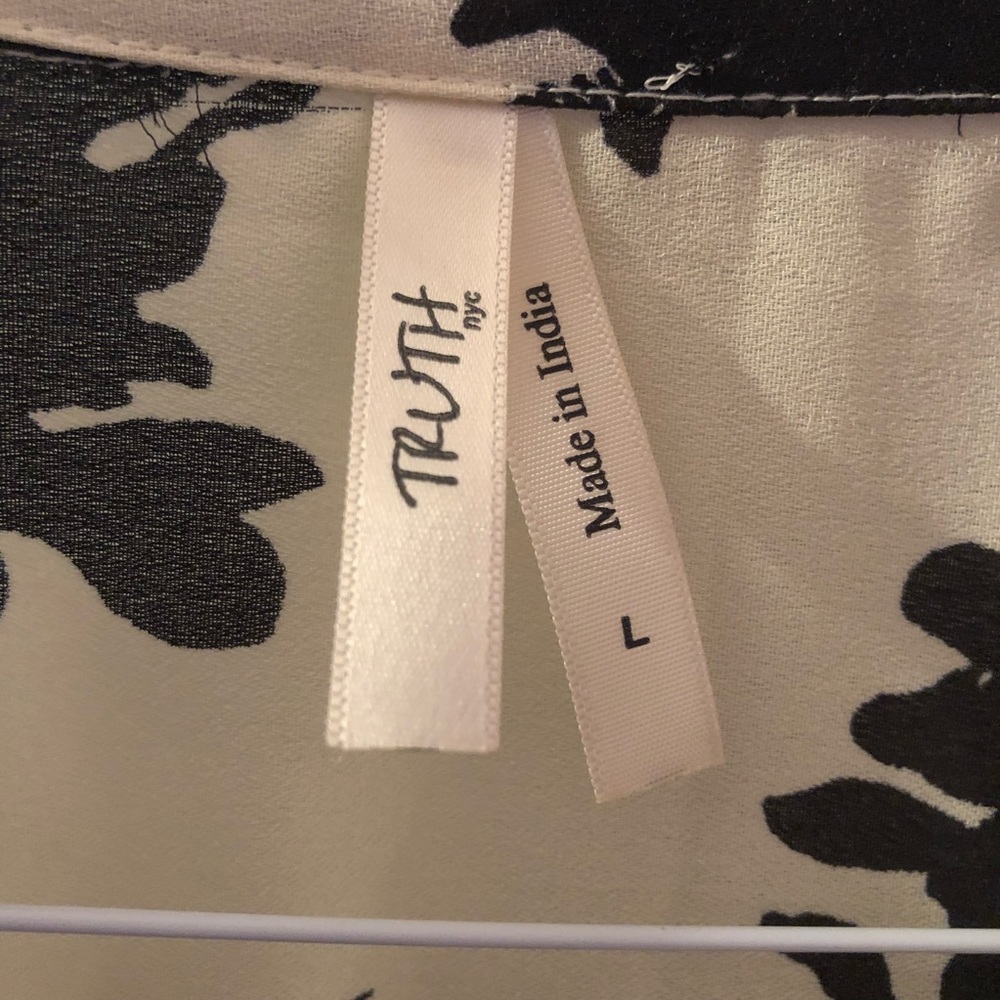 B/W floral blouse - Picture 4 of 4